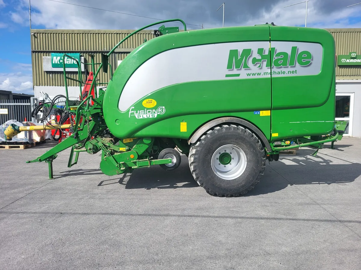 2022 McHale Fusion 3 Plus - Image 2
