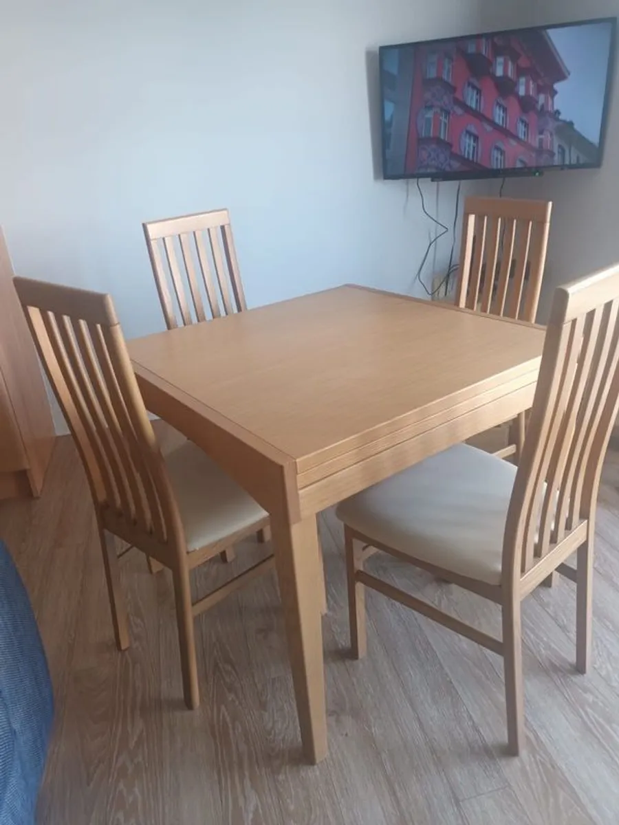 table and chairs - Image 1
