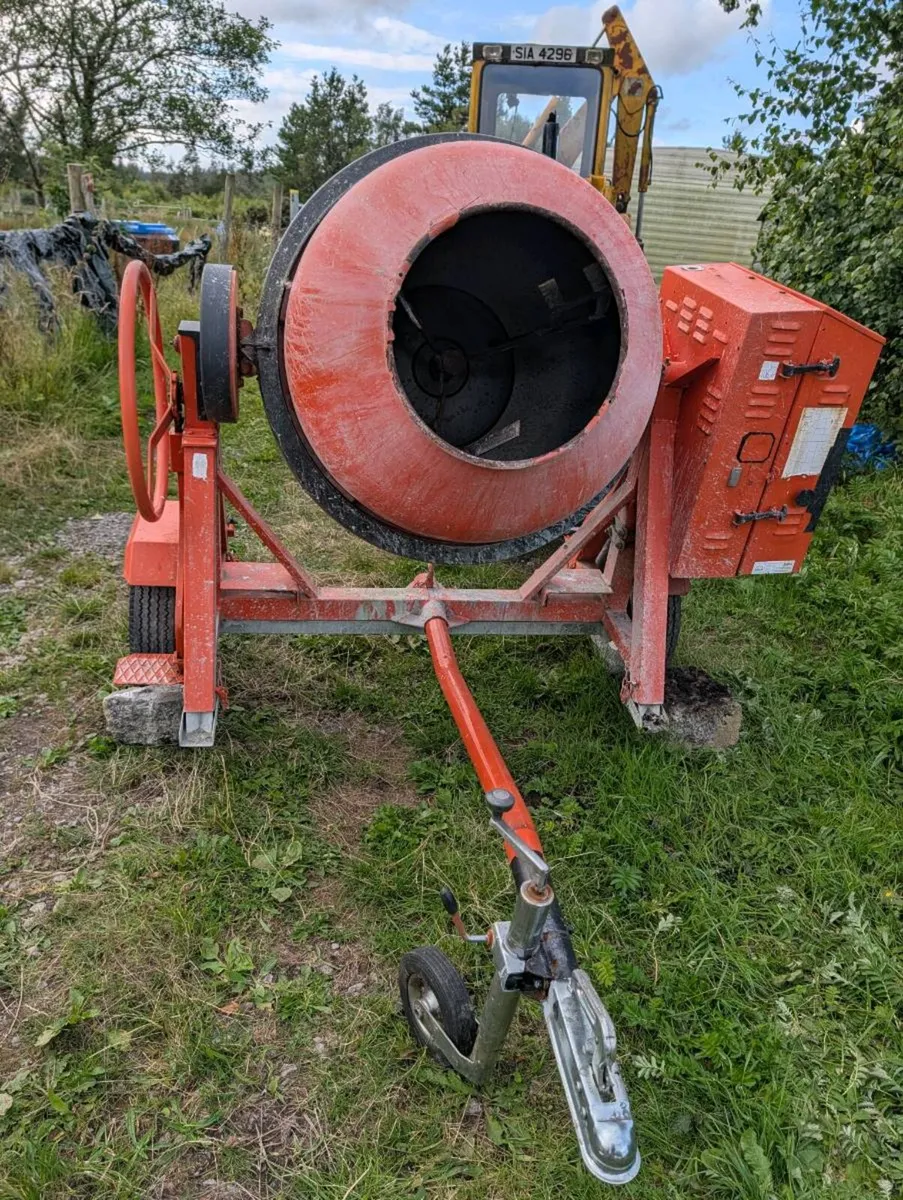 Fast Road Towable 360L Concrete Mixer - Image 1