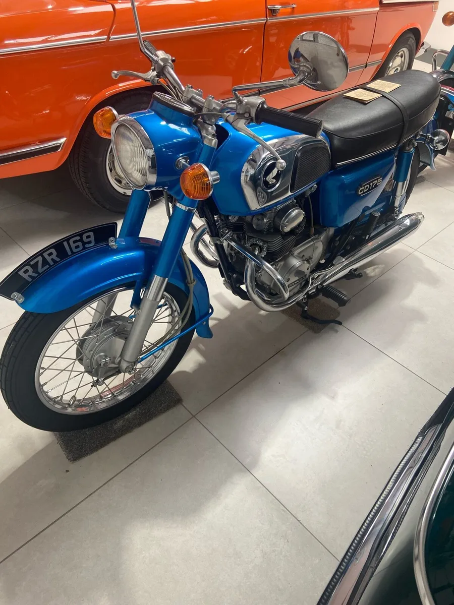 Show Winning Honda CD 175 - Image 1