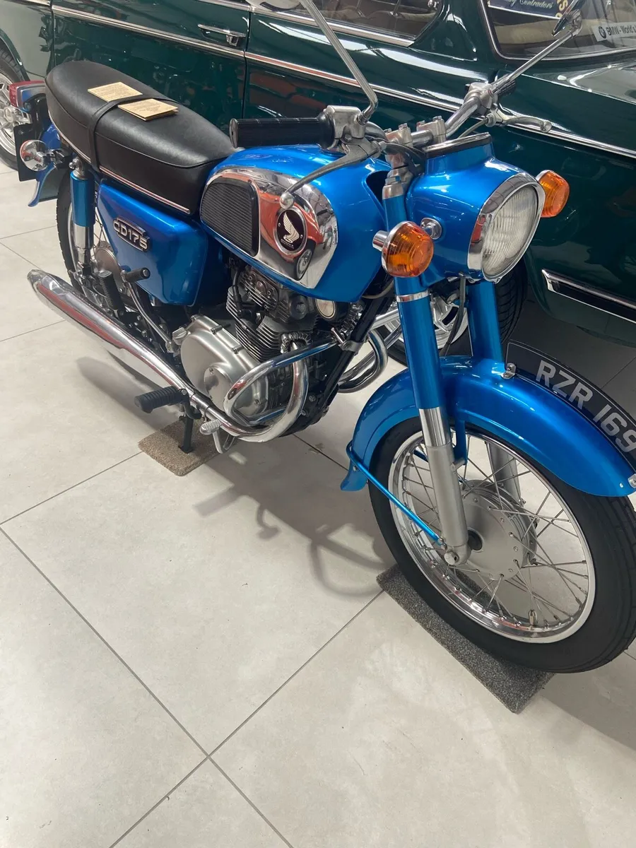 Show Winning Honda CD 175 - Image 2