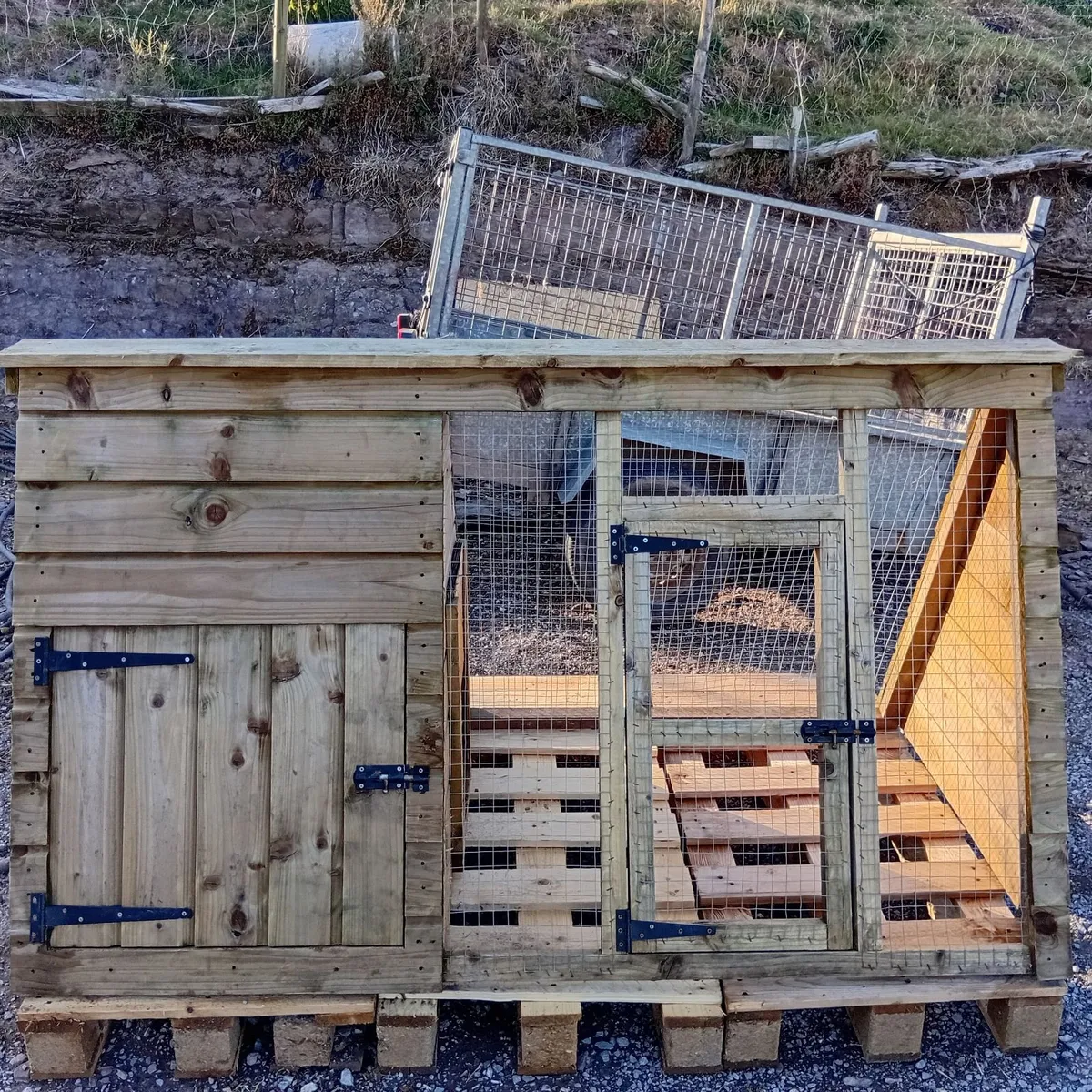 Hen house - Image 1