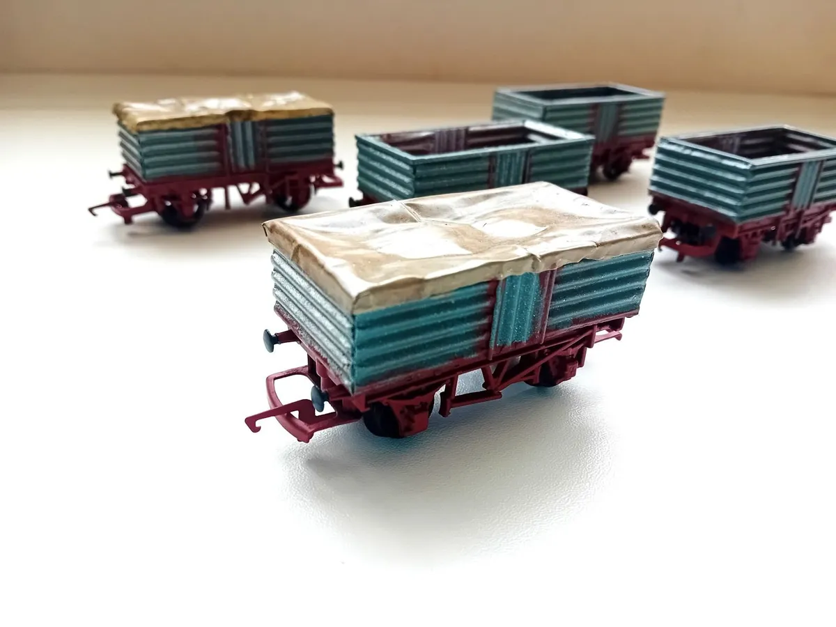 MODEL  RAILWAY  IRISH  BULLIED  WAGONS - Image 3