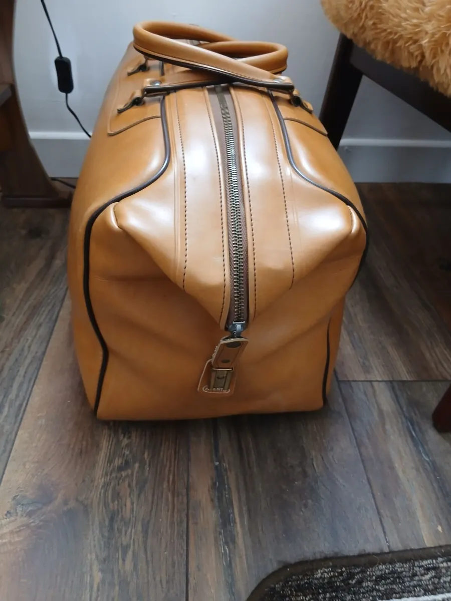 Large Vintage Italian Leather Travel Bag. - Image 2