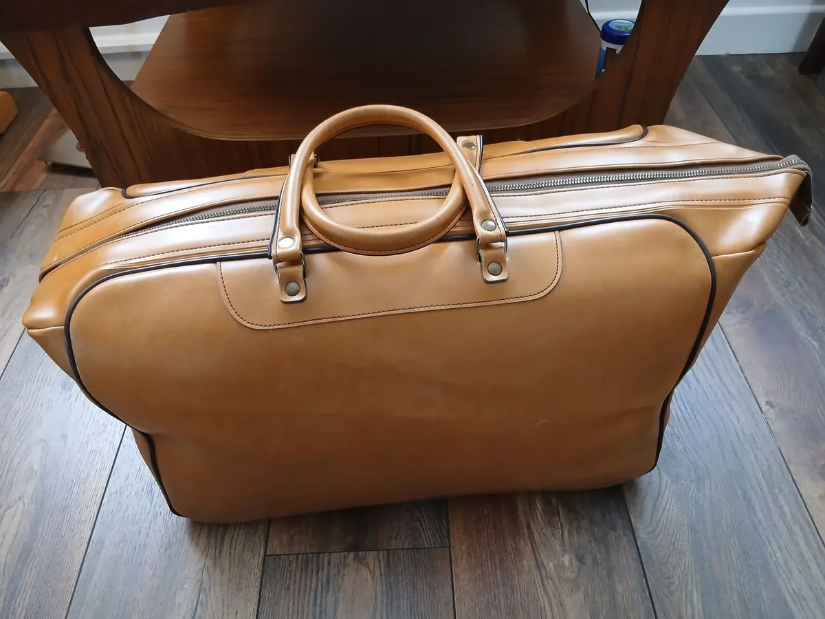 Large Vintage Italian Leather Travel Bag. - Image 3