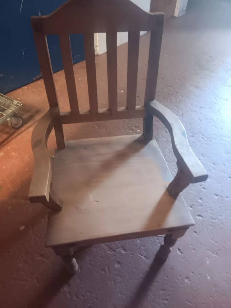 Mexican pine table and chairs - Image 1