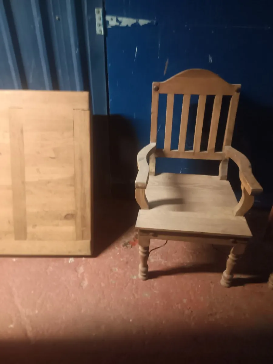 Mexican pine table and chairs - Image 2