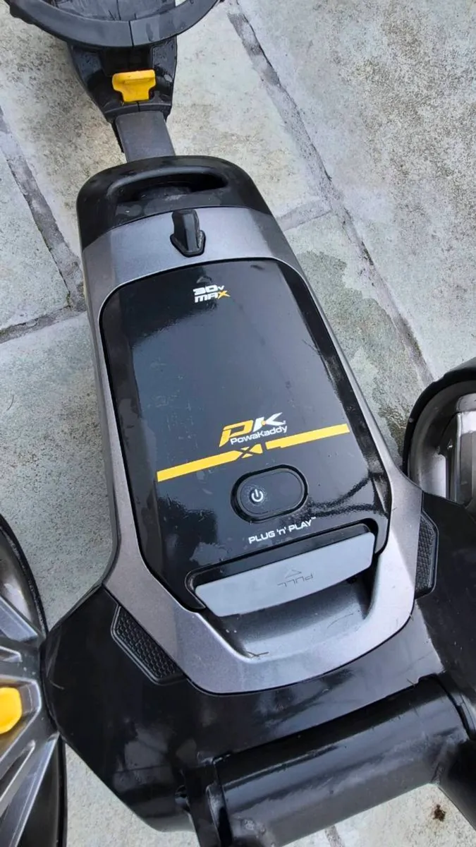 Powacaddy CT6 GPS electric golf trolley - Image 4