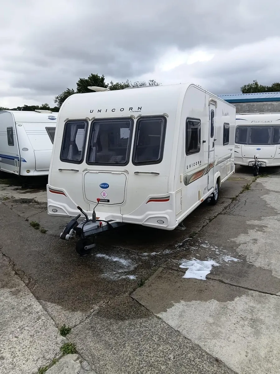 Bailey unicorn cadiz fixed single beds - Image 1