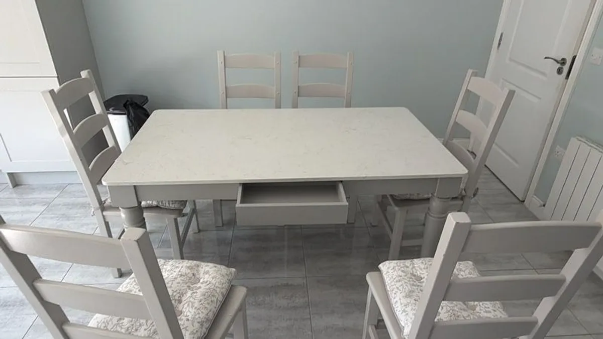 Table & Chairs - Image 4