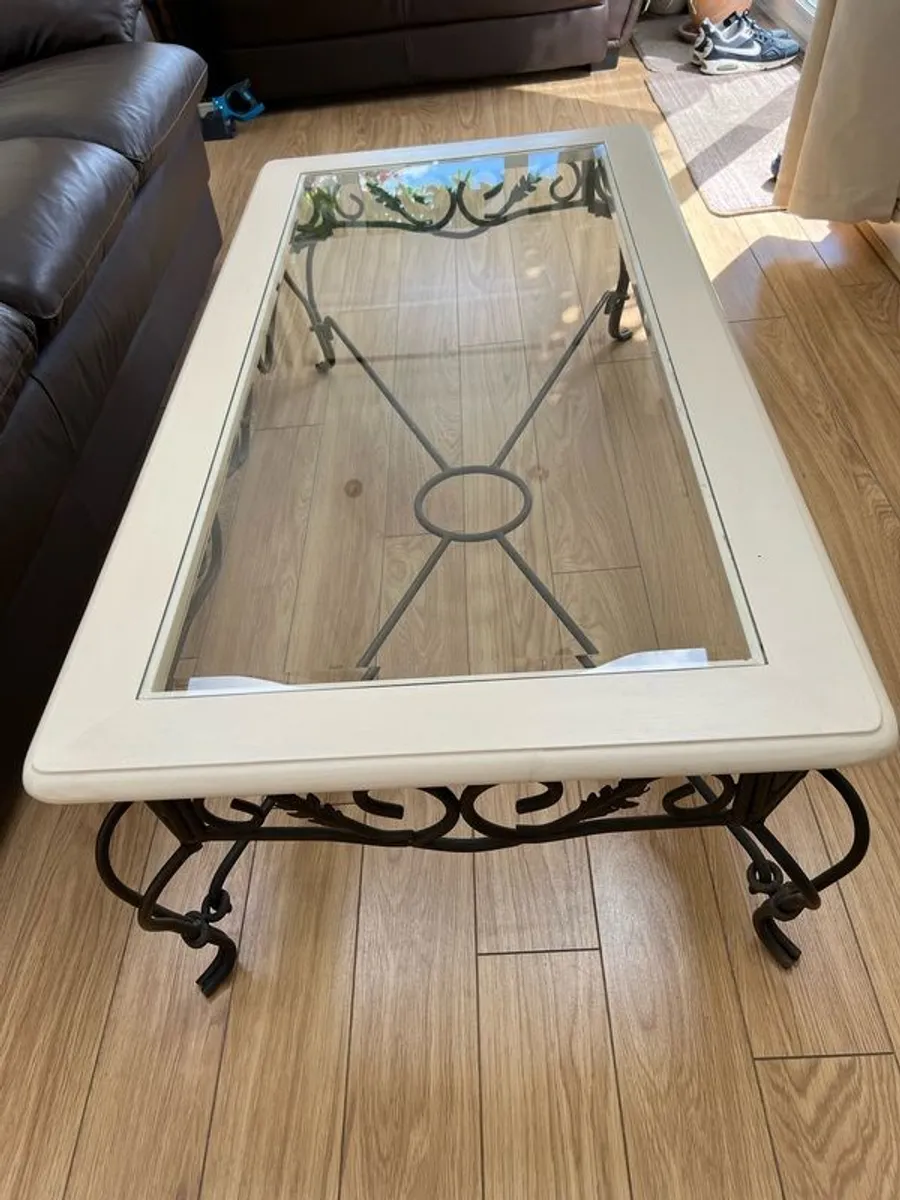 Coffee table Swords area - Image 1