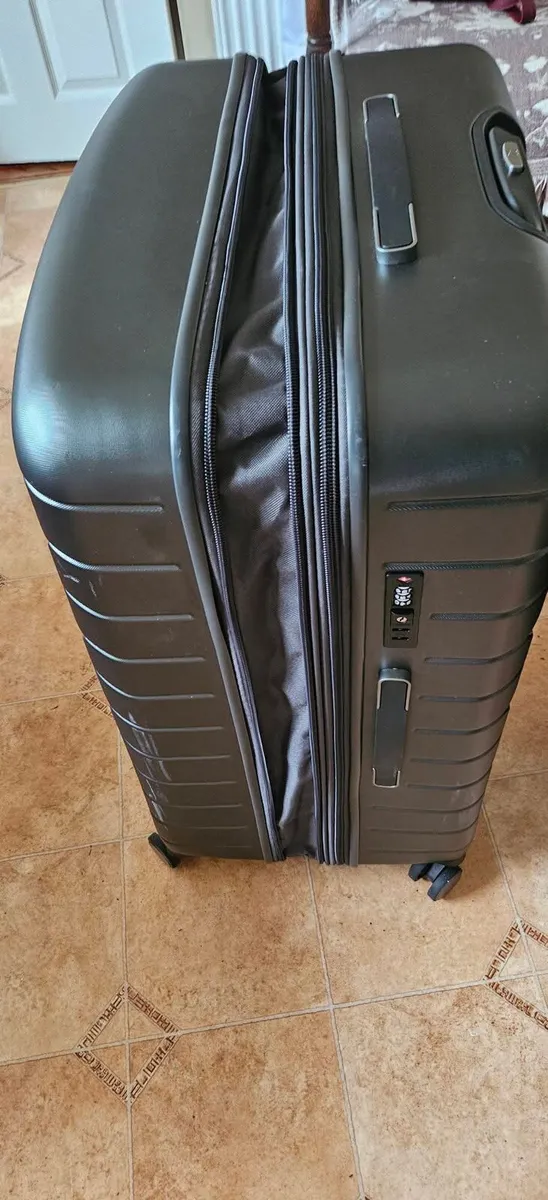 Suitcase - Image 4