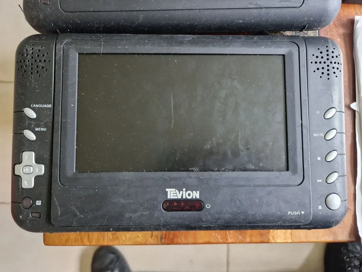 Tevion Twin Car DVD Players, Accessories, Manual - Image 2