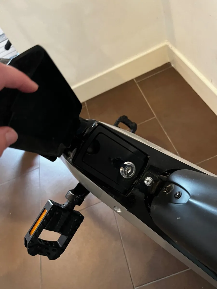 Falcon flo folding e bike - Image 2