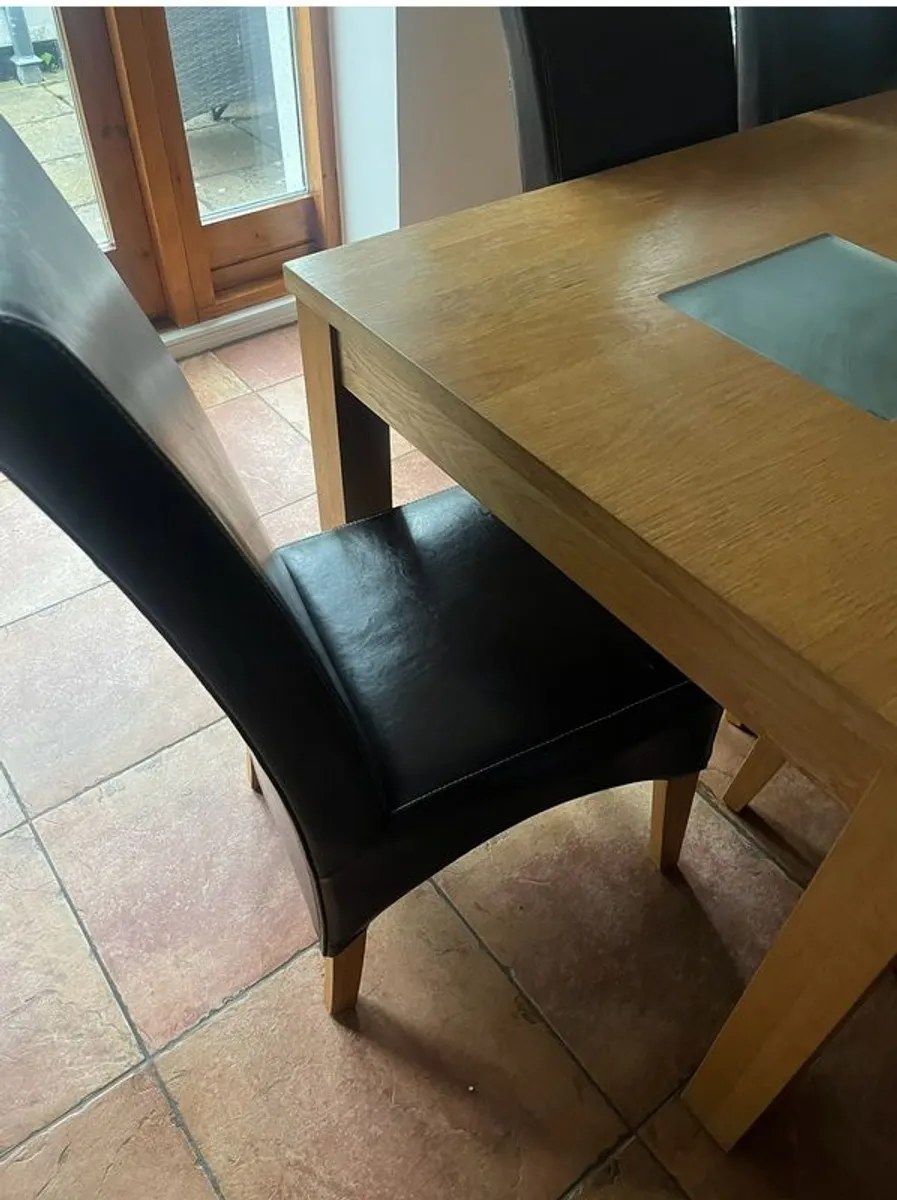 Free to go- table and chairs - Image 1
