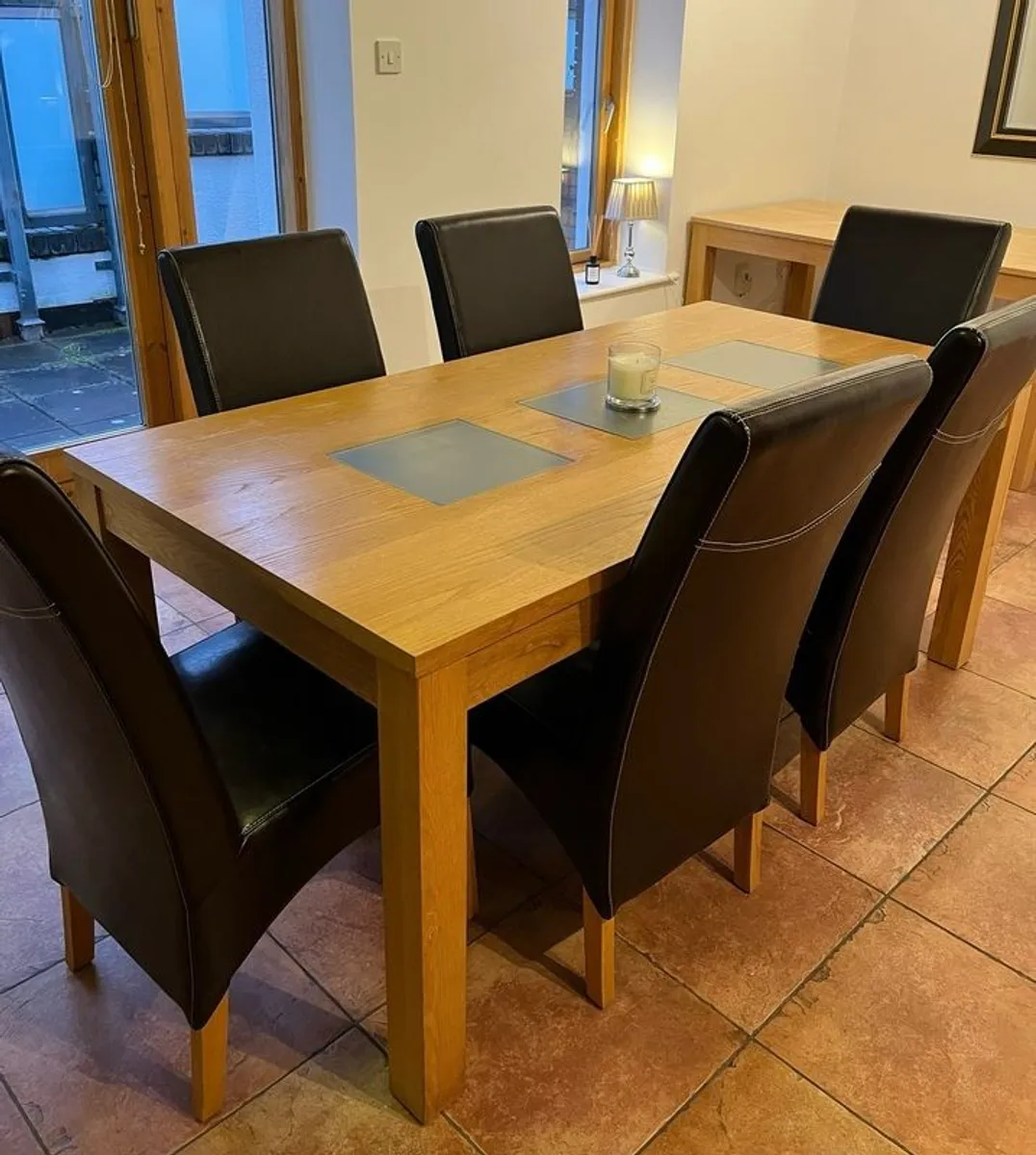 Free to go- table and chairs - Image 3