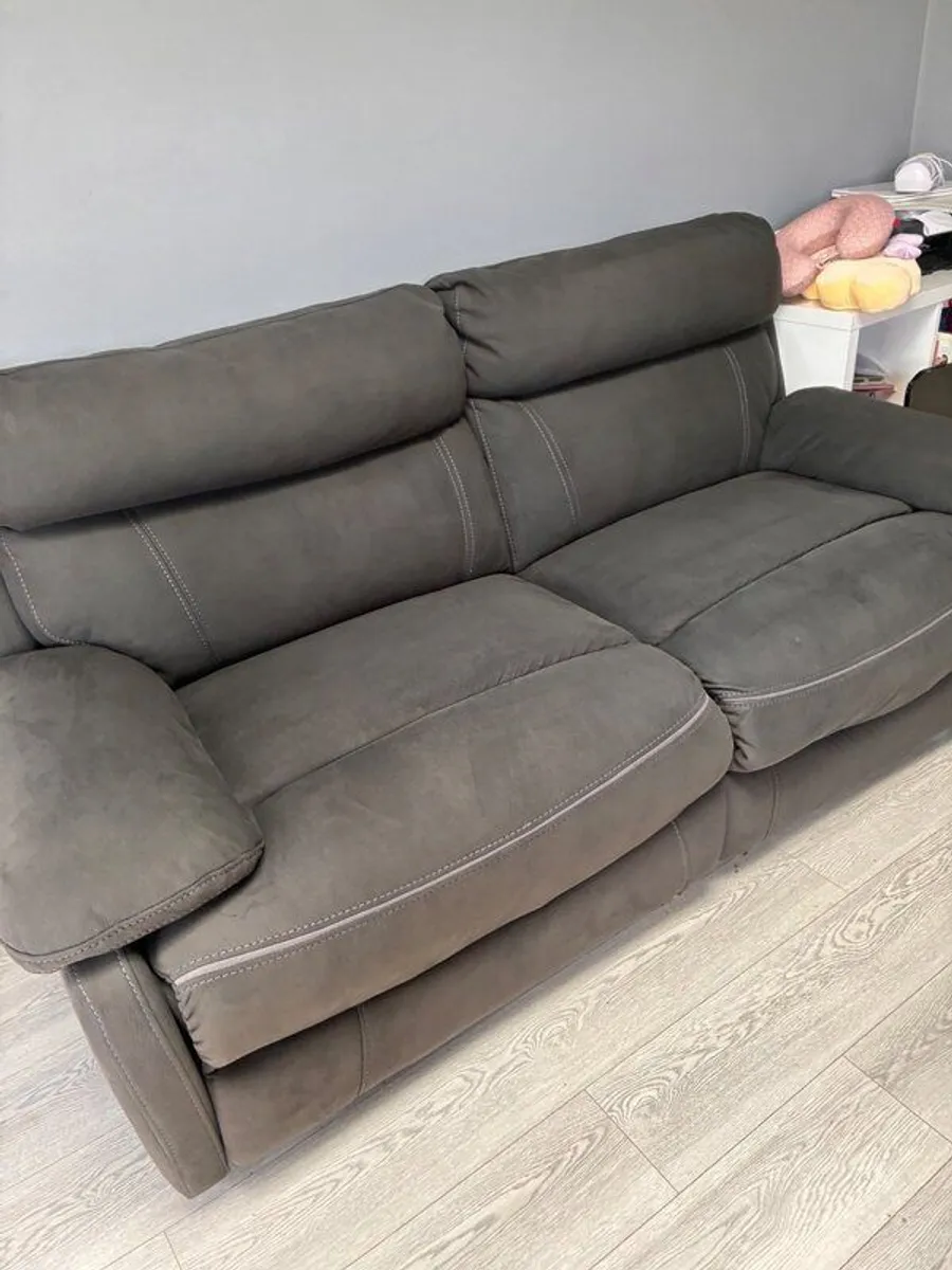 Couch - Image 4