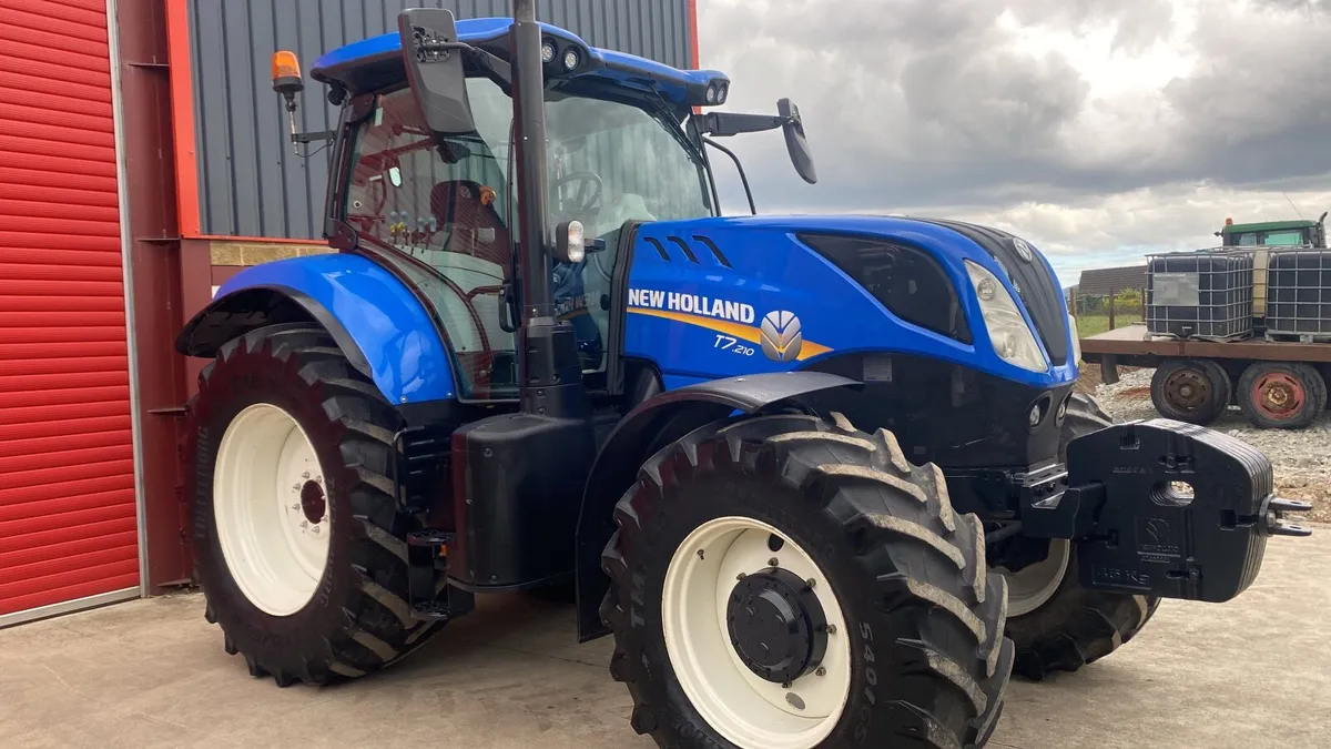 New Holland T7.210 RC - Image 2
