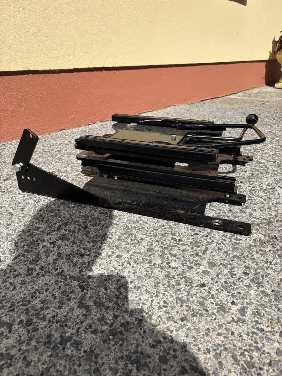 Swevil seat - Image 1
