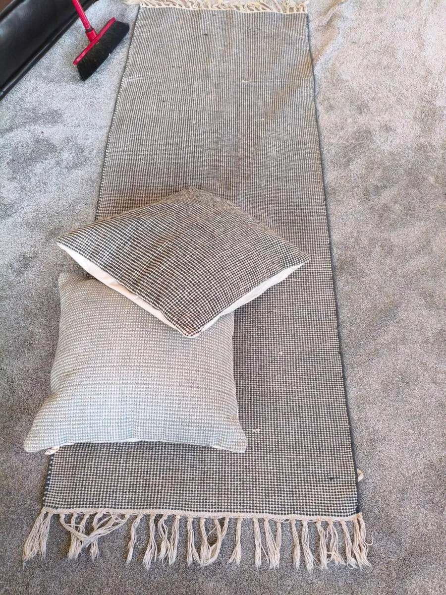 Lovely runner 2cusions, good quality 25 lot - Image 4