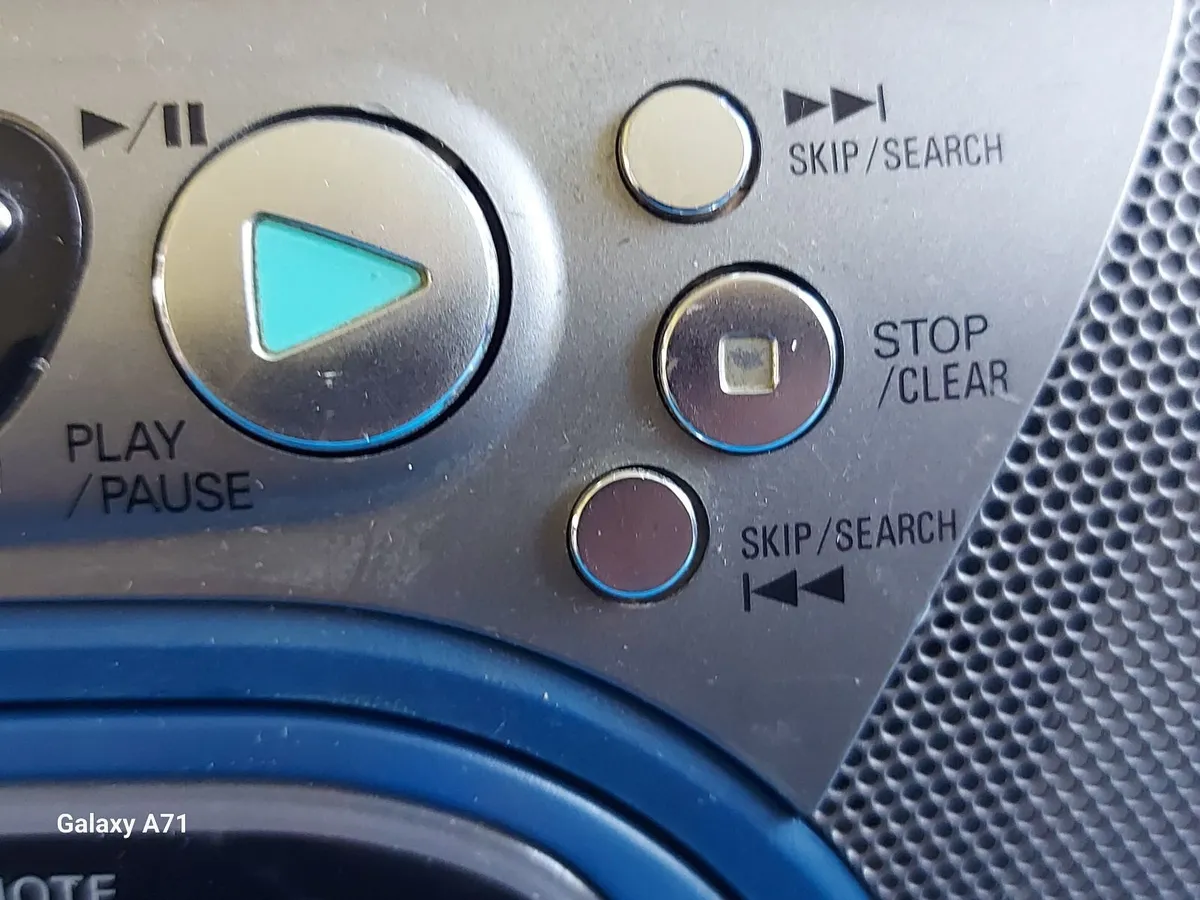 SANYO Portable Stereo Music System, MCD-Z155L - Image 4