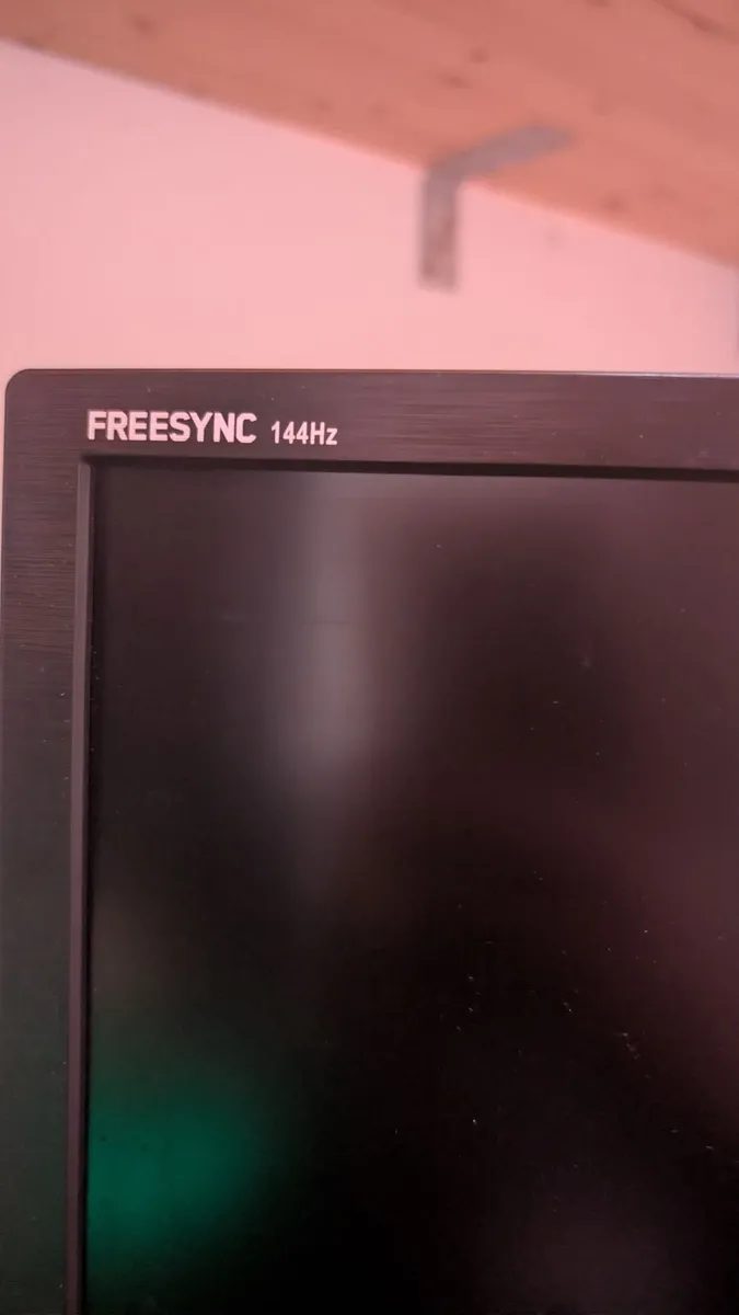 Two 24' Aoc 144hz gaming monitors + dual stand - Image 4
