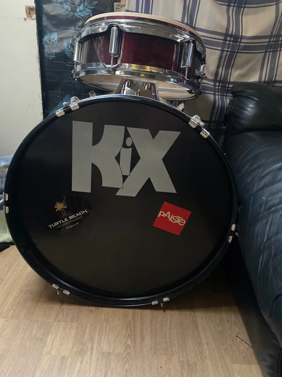Drum kit - Image 1