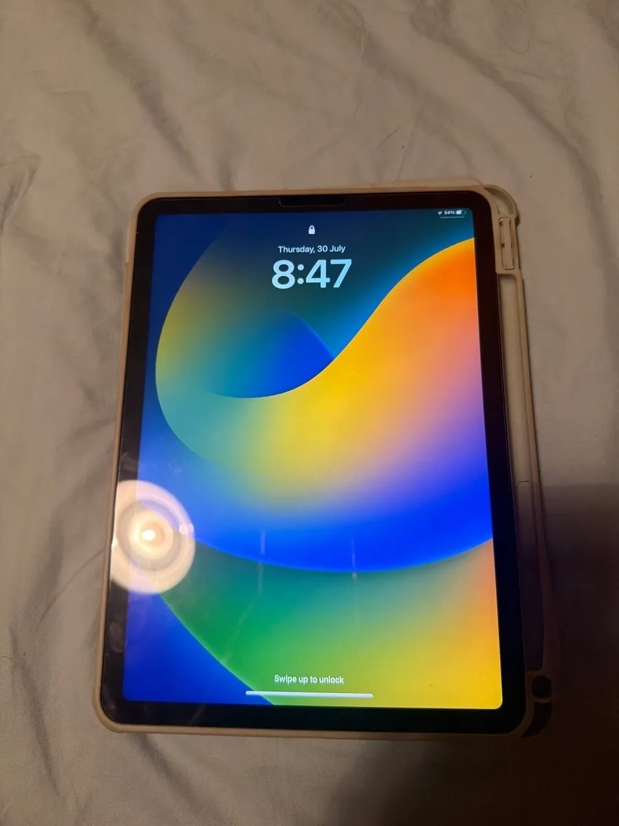 Apple iPad Air - Image 1