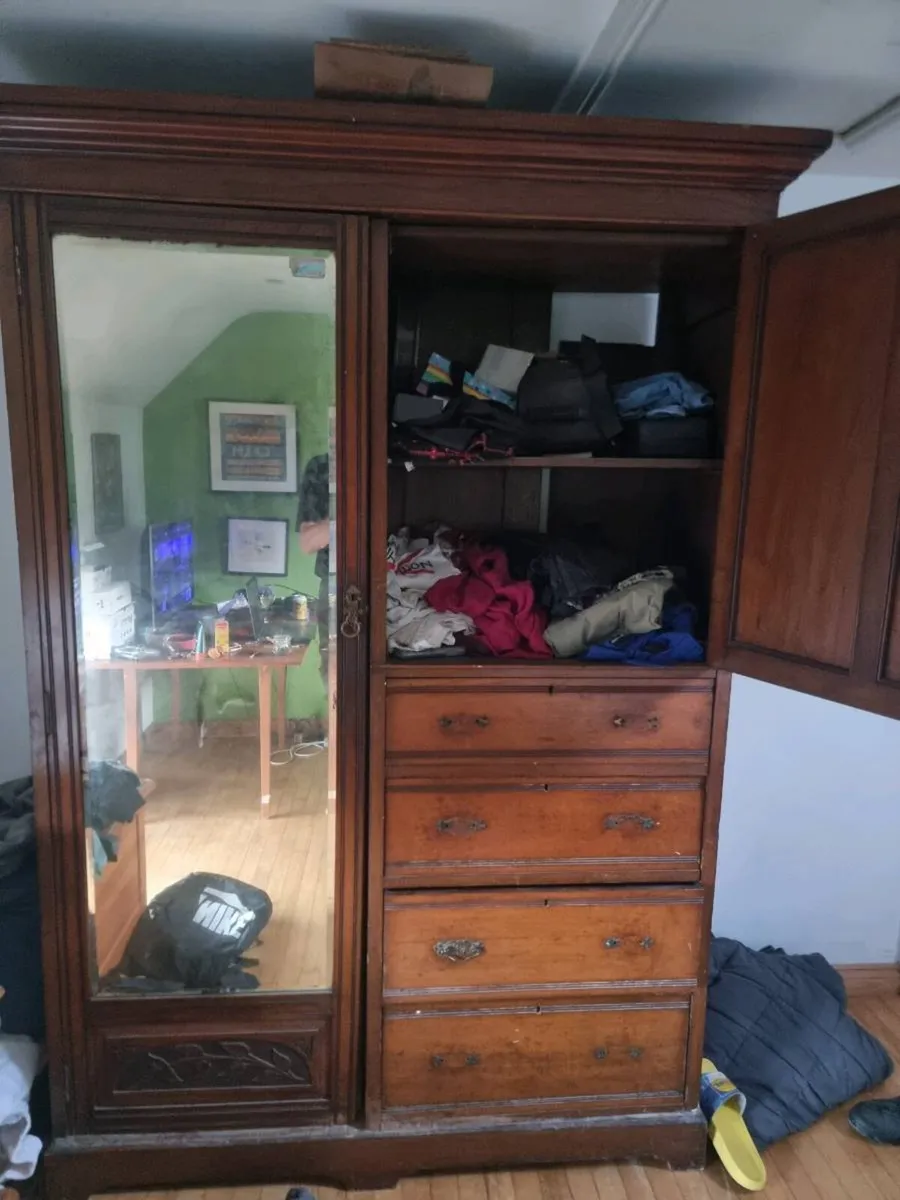 Antique wardrobe - Image 2