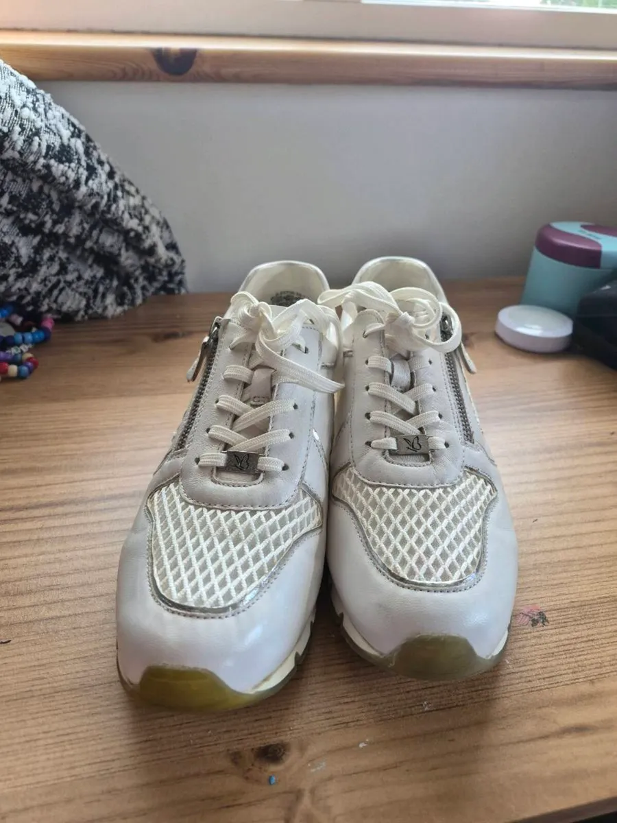 CAPRICE WHITE LEATHER AND MESH TRAINERS ,SIZE 6.5 - Image 2