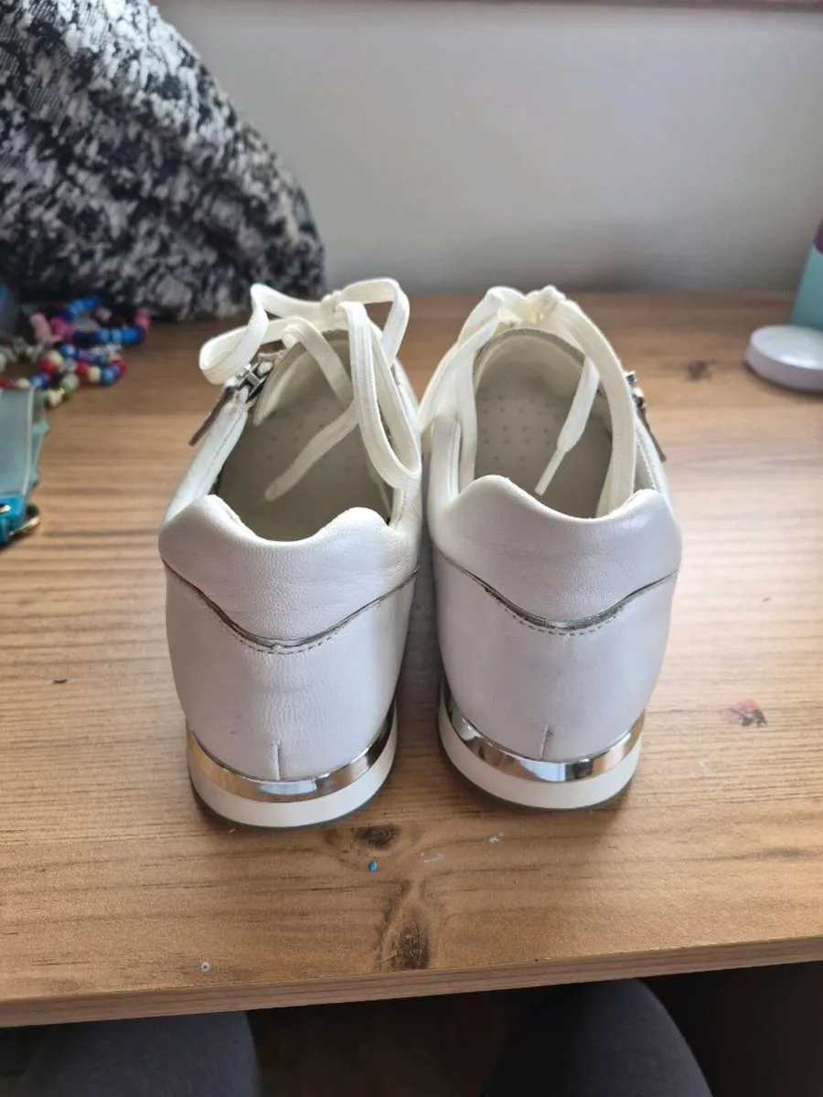 CAPRICE WHITE LEATHER AND MESH TRAINERS ,SIZE 6.5 - Image 3