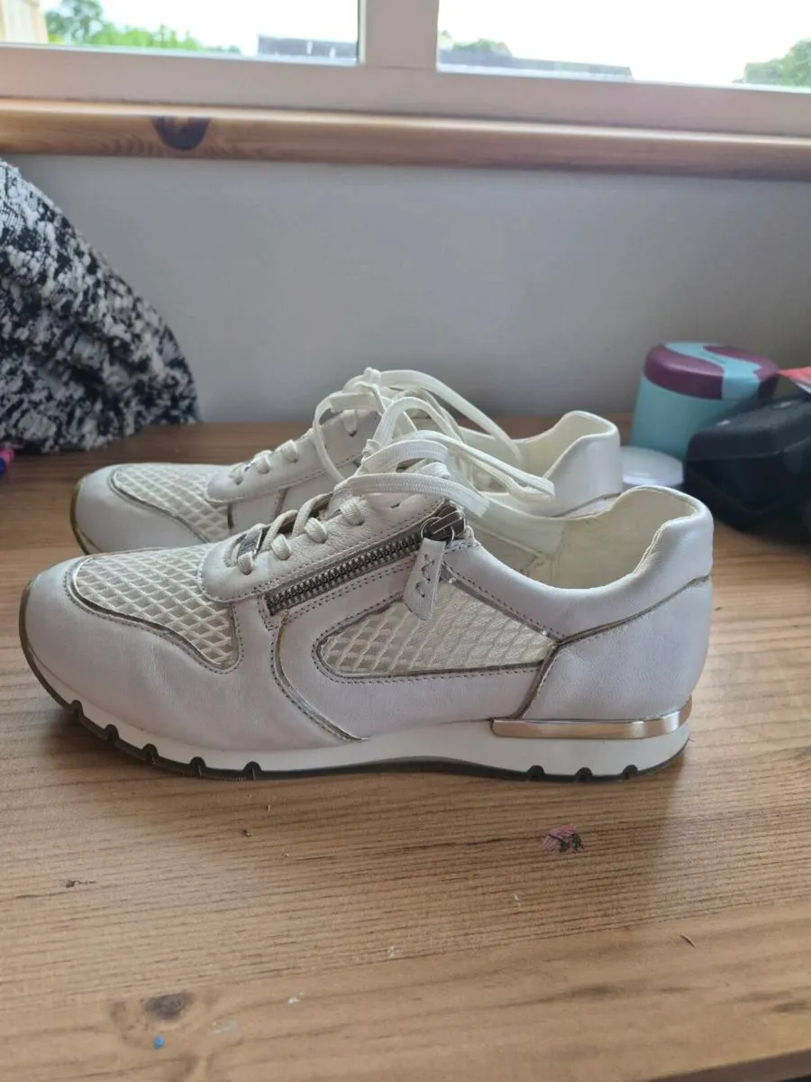 CAPRICE WHITE LEATHER AND MESH TRAINERS ,SIZE 6.5 - Image 1