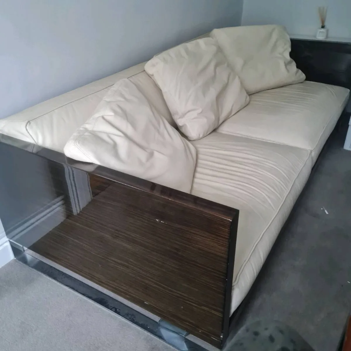 Executive leather suites - Image 1