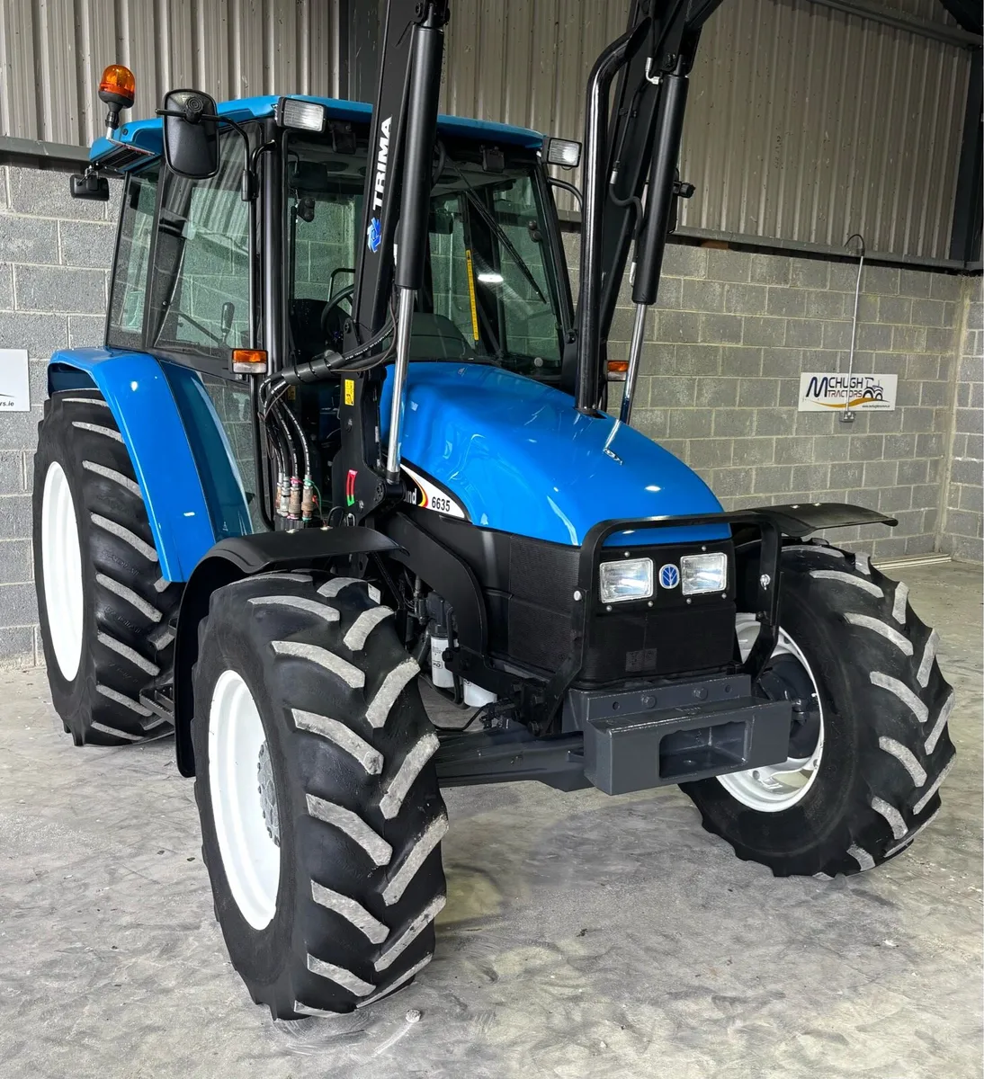NEW HOLLAND 6635 ***3900 Hrs*** - Image 1