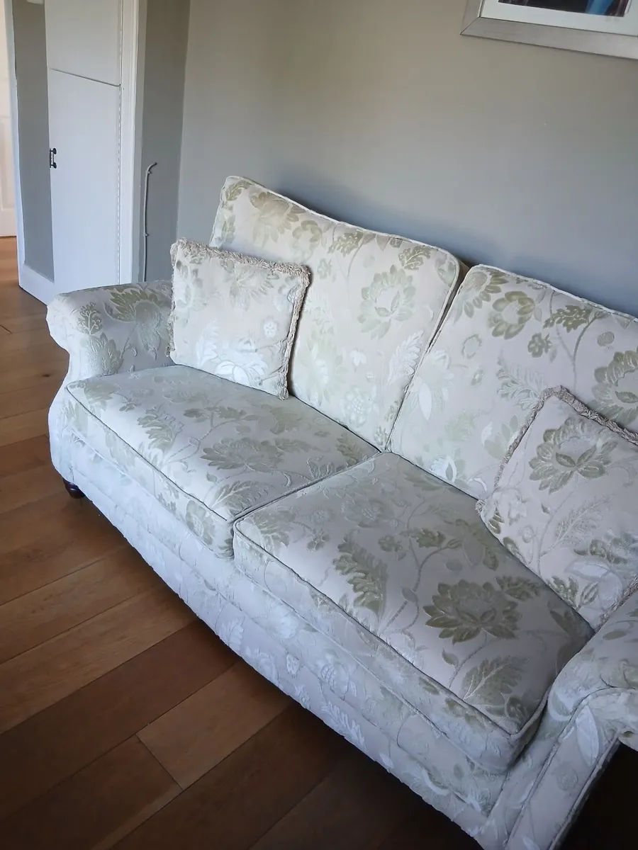 3 seater sofa 2 arm chairs & ottoman - Image 3
