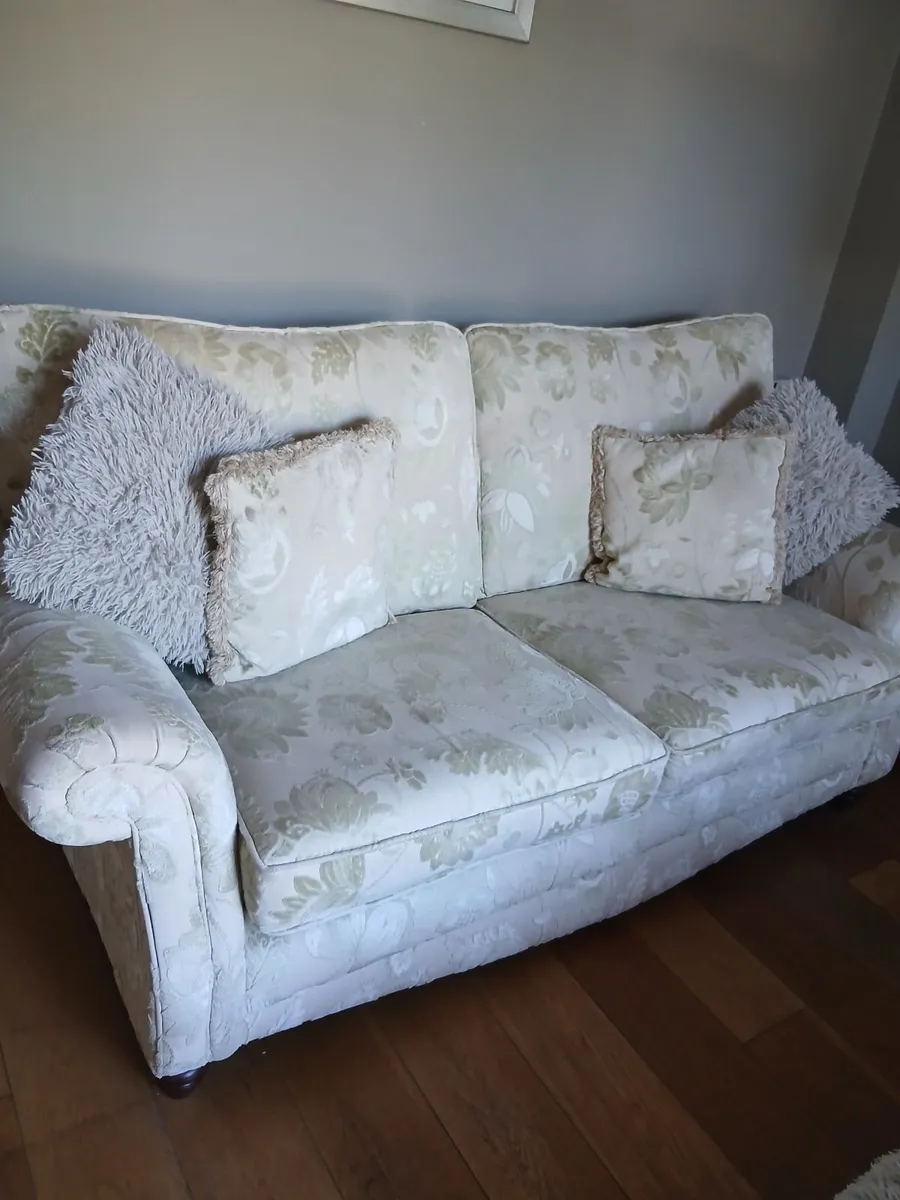 3 seater sofa 2 arm chairs & ottoman - Image 1