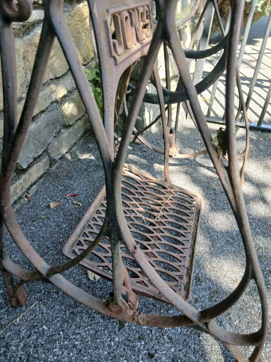 Castiron table - Image 4