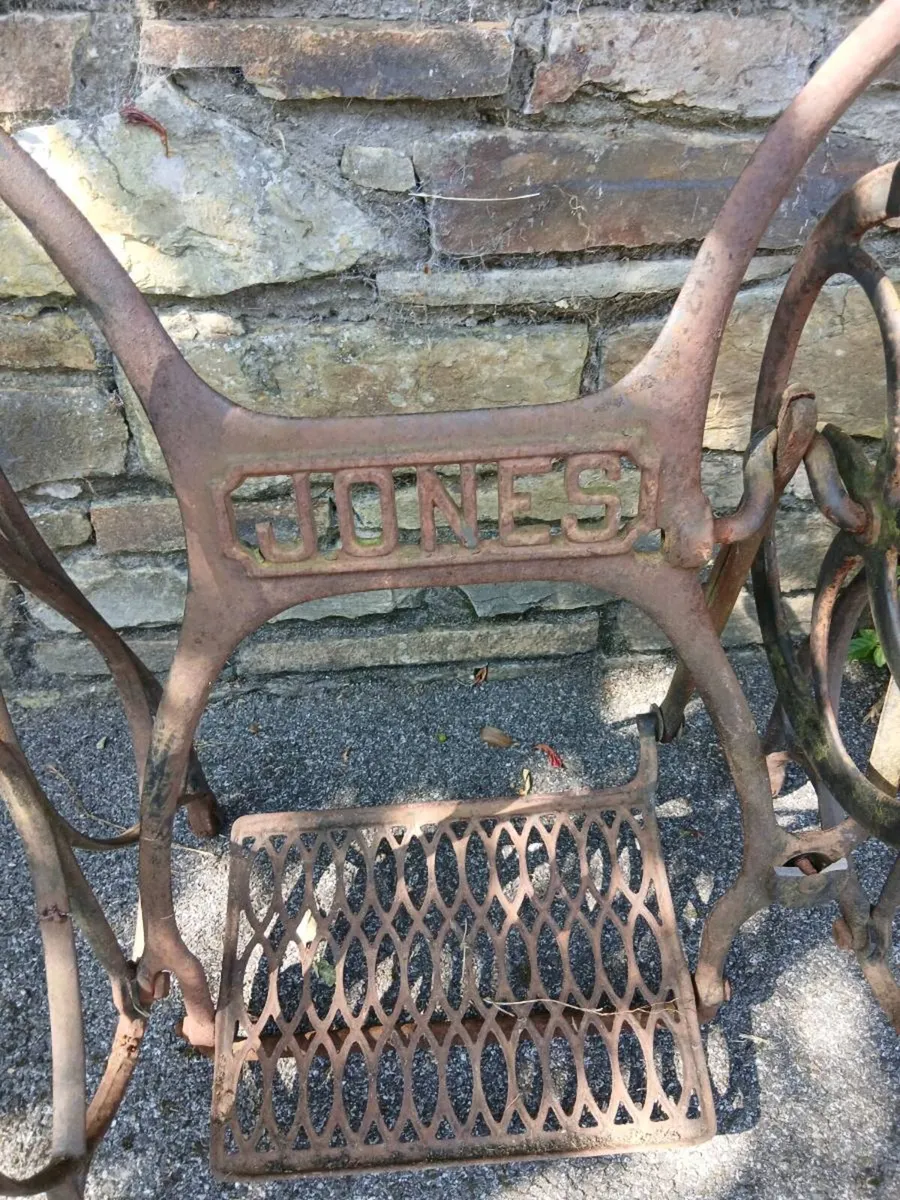 Castiron table - Image 2