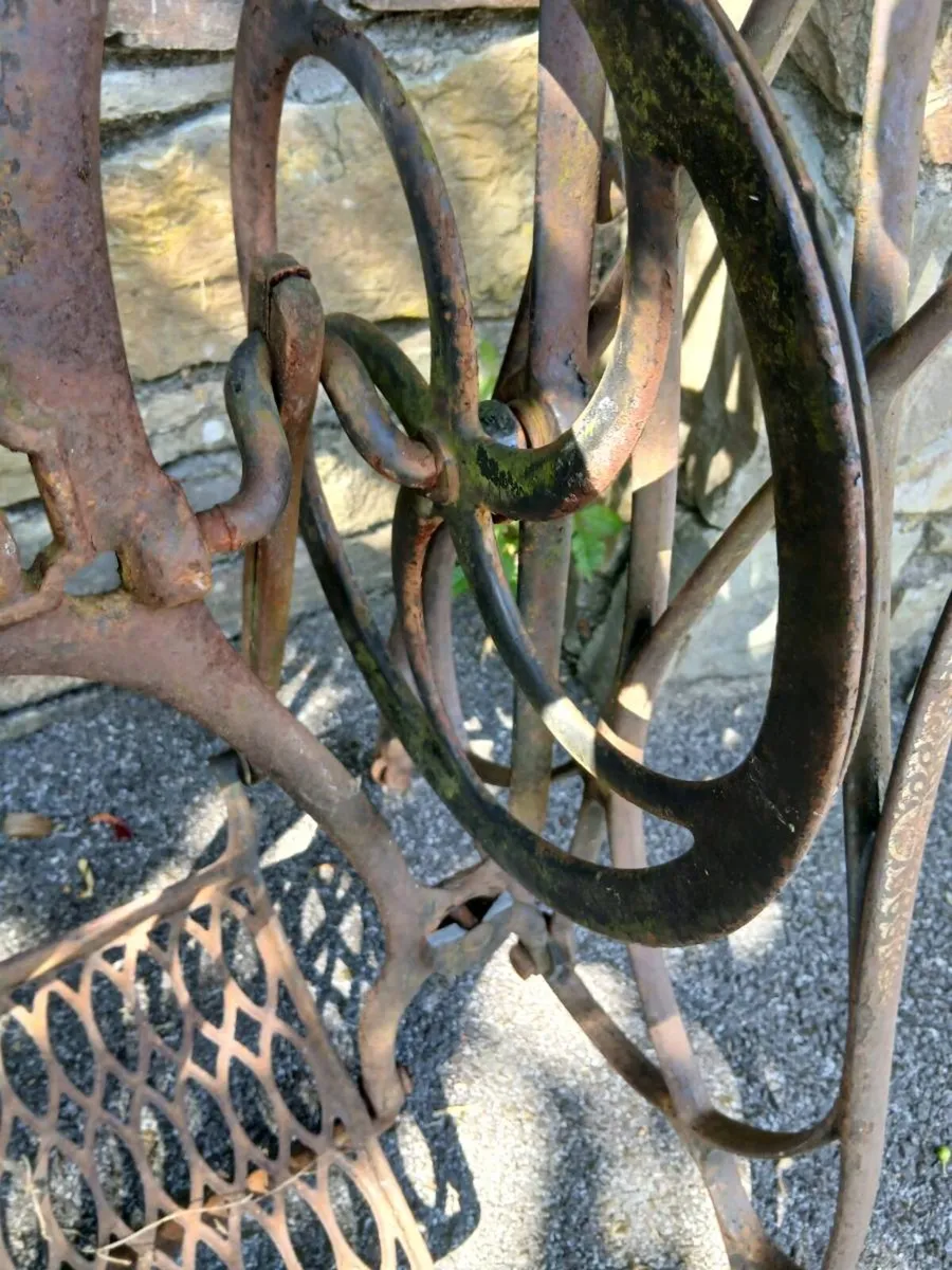 Castiron table - Image 3