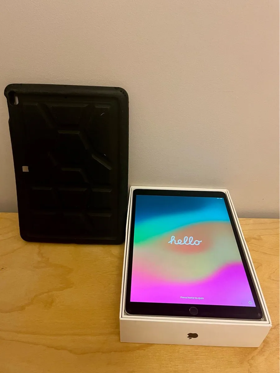 Apple iPad Pro 10.5 inch 64GB Space Grey (WiFi) - Image 1