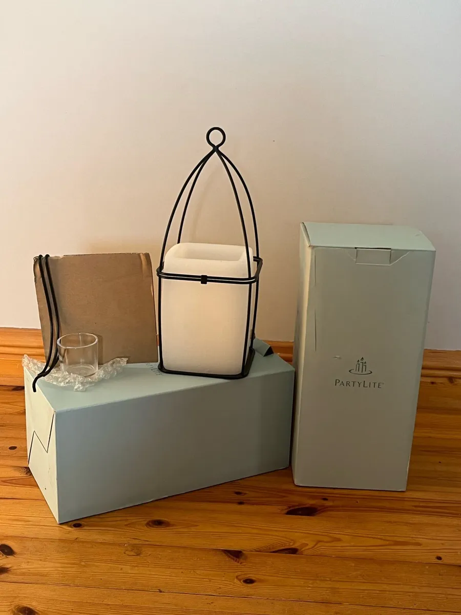 Tea light lantern