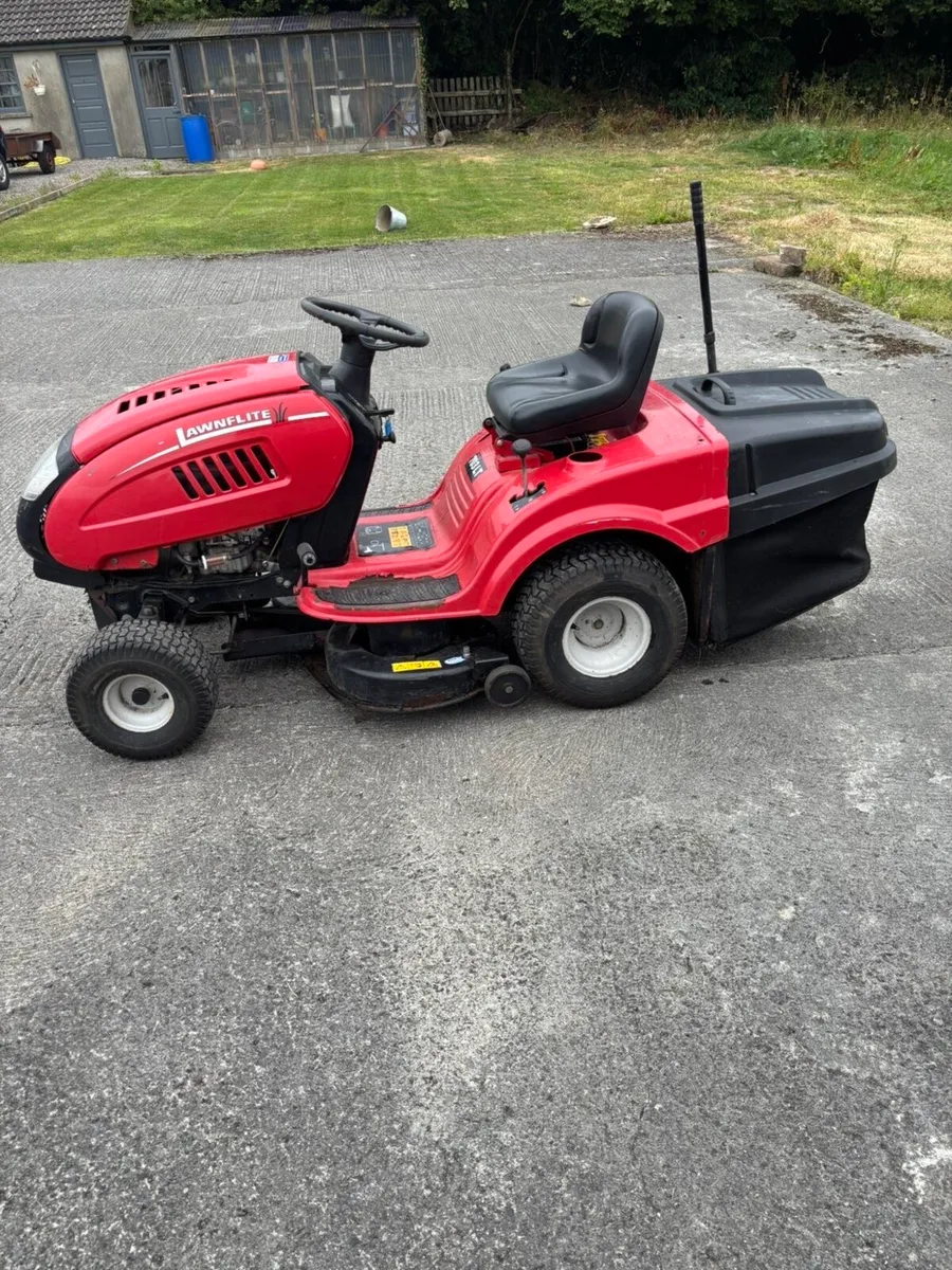 Ride on mower - Image 1