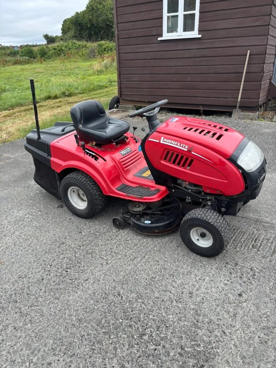 Ride on mower - Image 2
