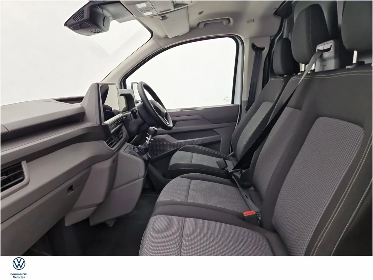 Volkswagen Transporter 30 VAN LWB TRENDLINE 150HP - Image 4