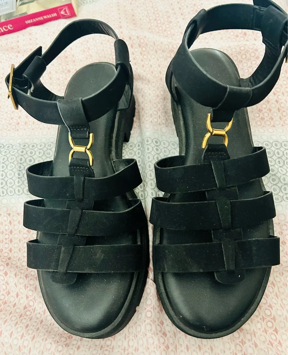 As new Ladies sandals size (40) 7 - Image 1