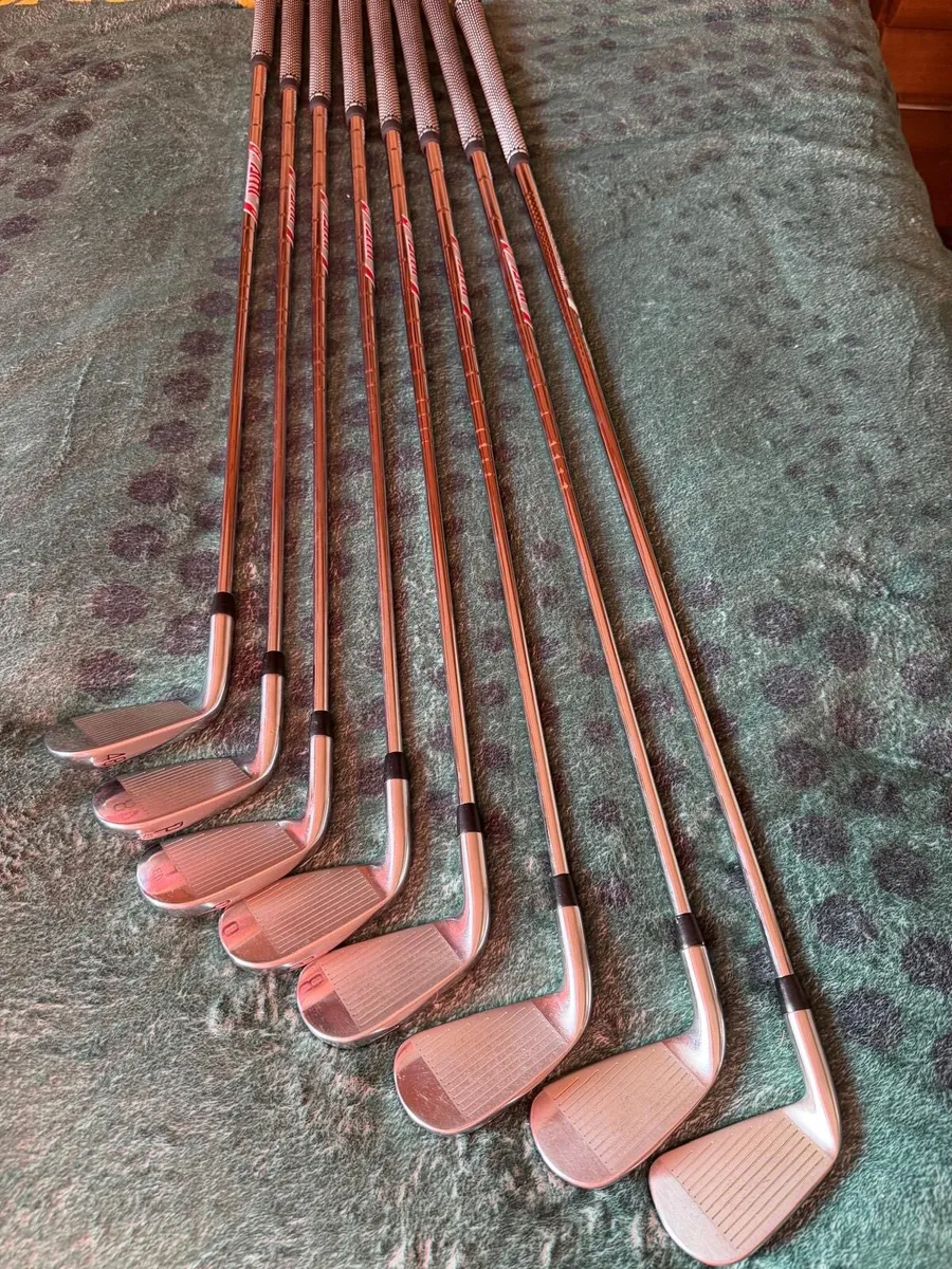 Golf irons - Image 1