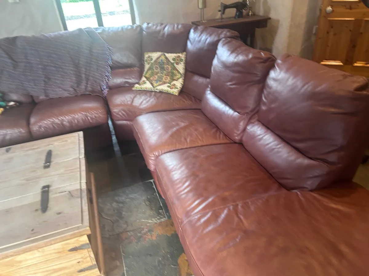Leather suite - Image 1