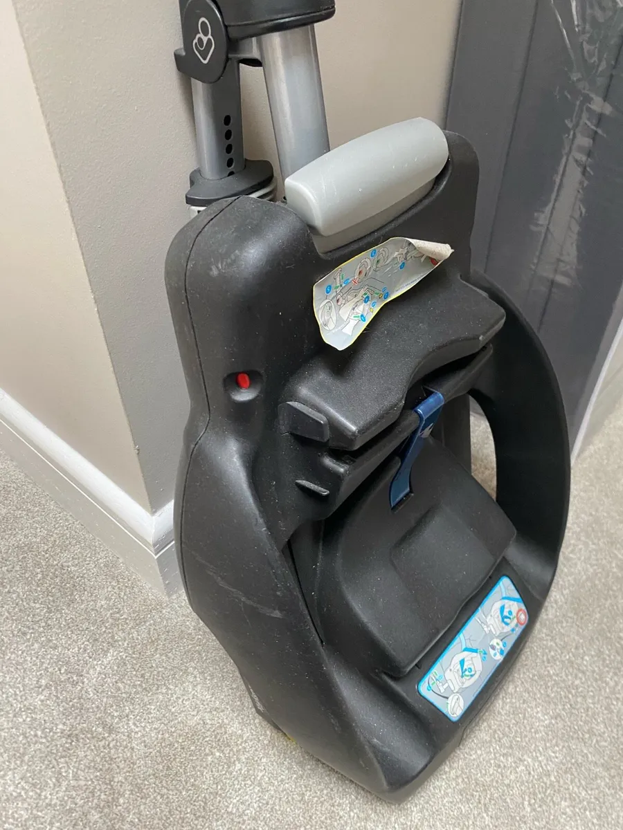 ISO fix car seat free to take away - Image 1