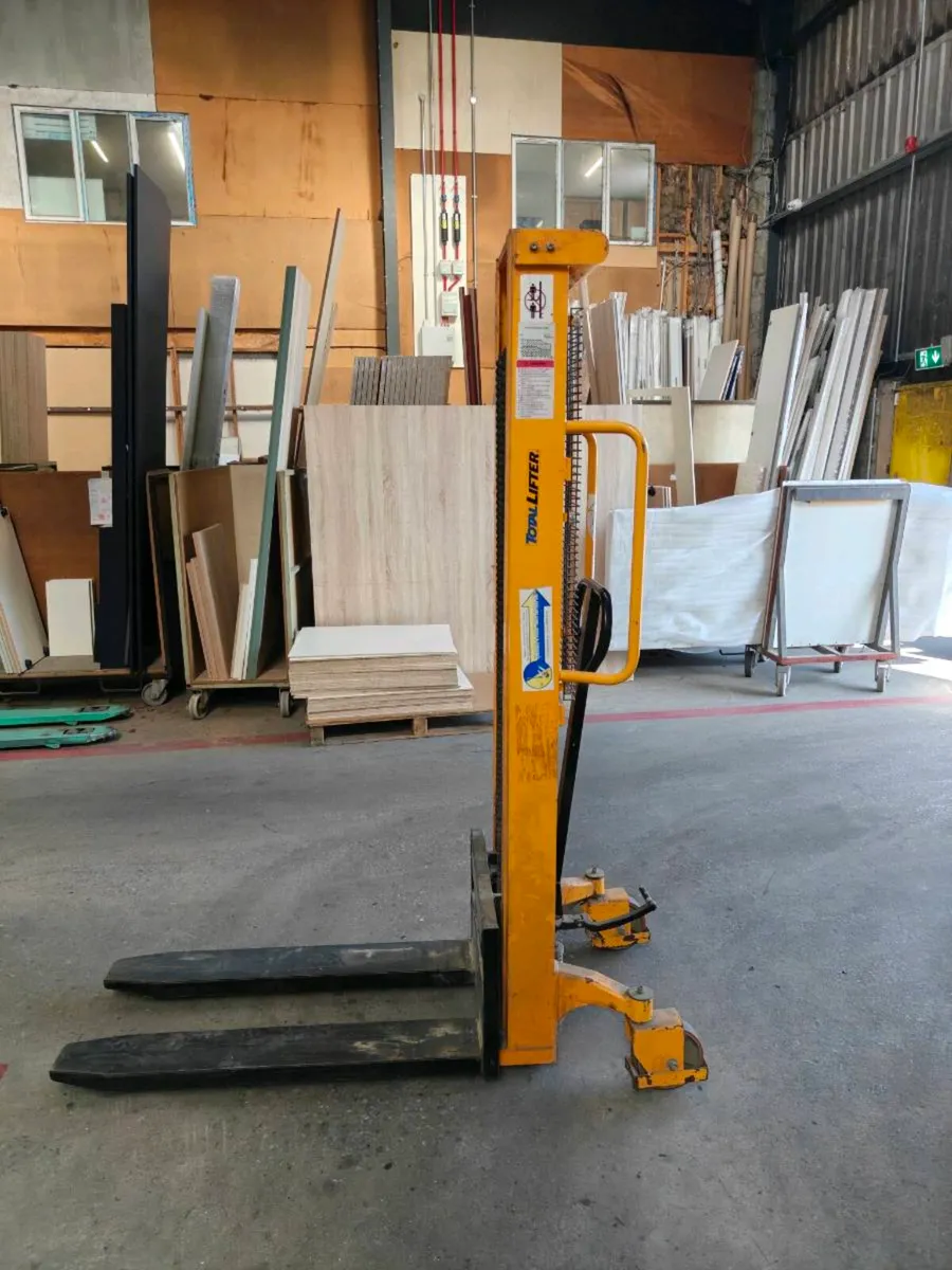 High rise pallet truck - Image 1