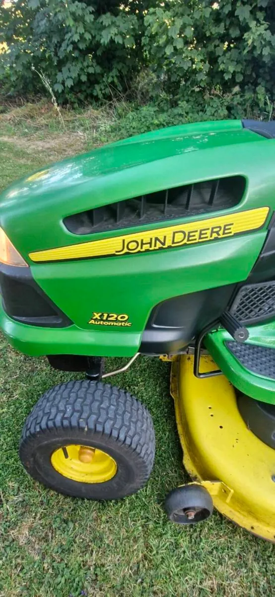 John derre X120 - Image 2